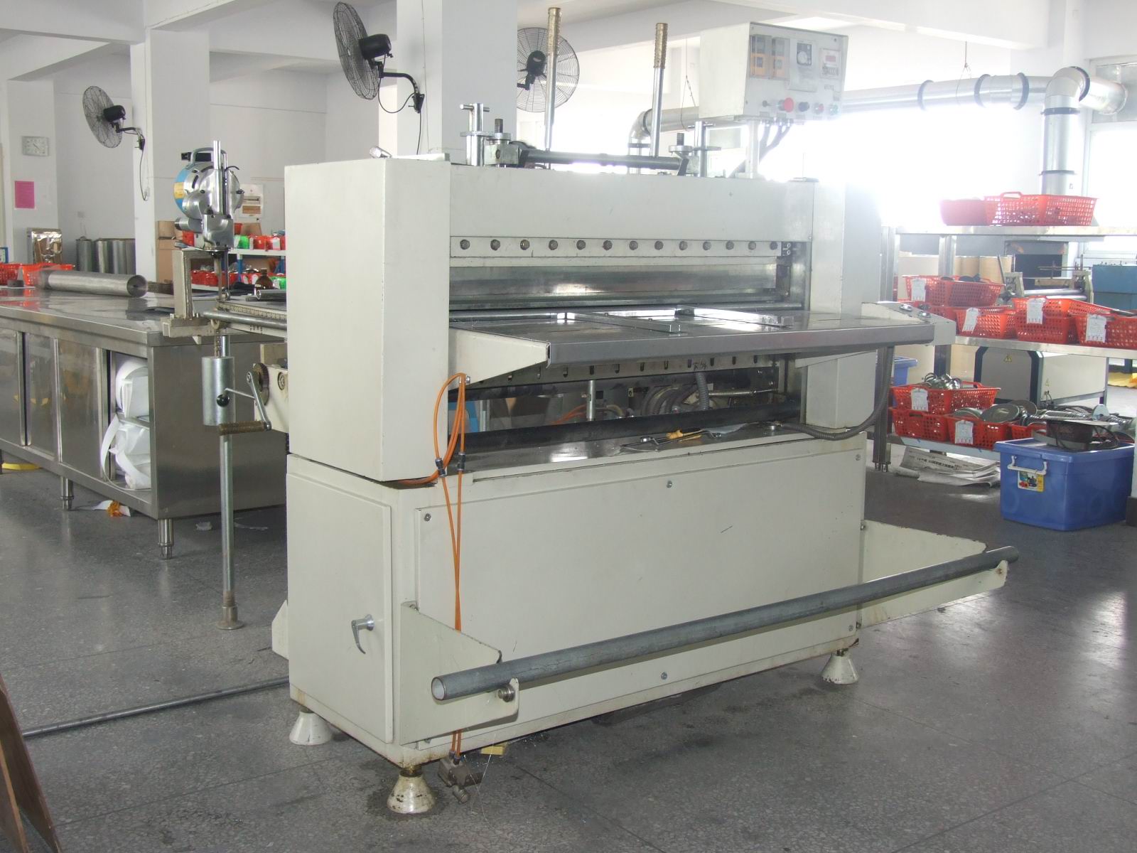 濾層切邊機(jī) 濾層切邊機(jī)