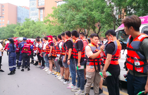 抗洪救災，義賣三天，所得全部捐獻受災區域